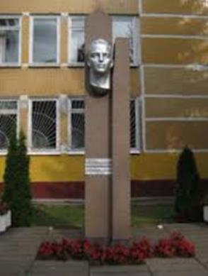 Памятник Усову Виктору Михайловичу  