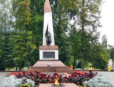 Мемориальный комплекс на братской могиле советских воинов и партизан  