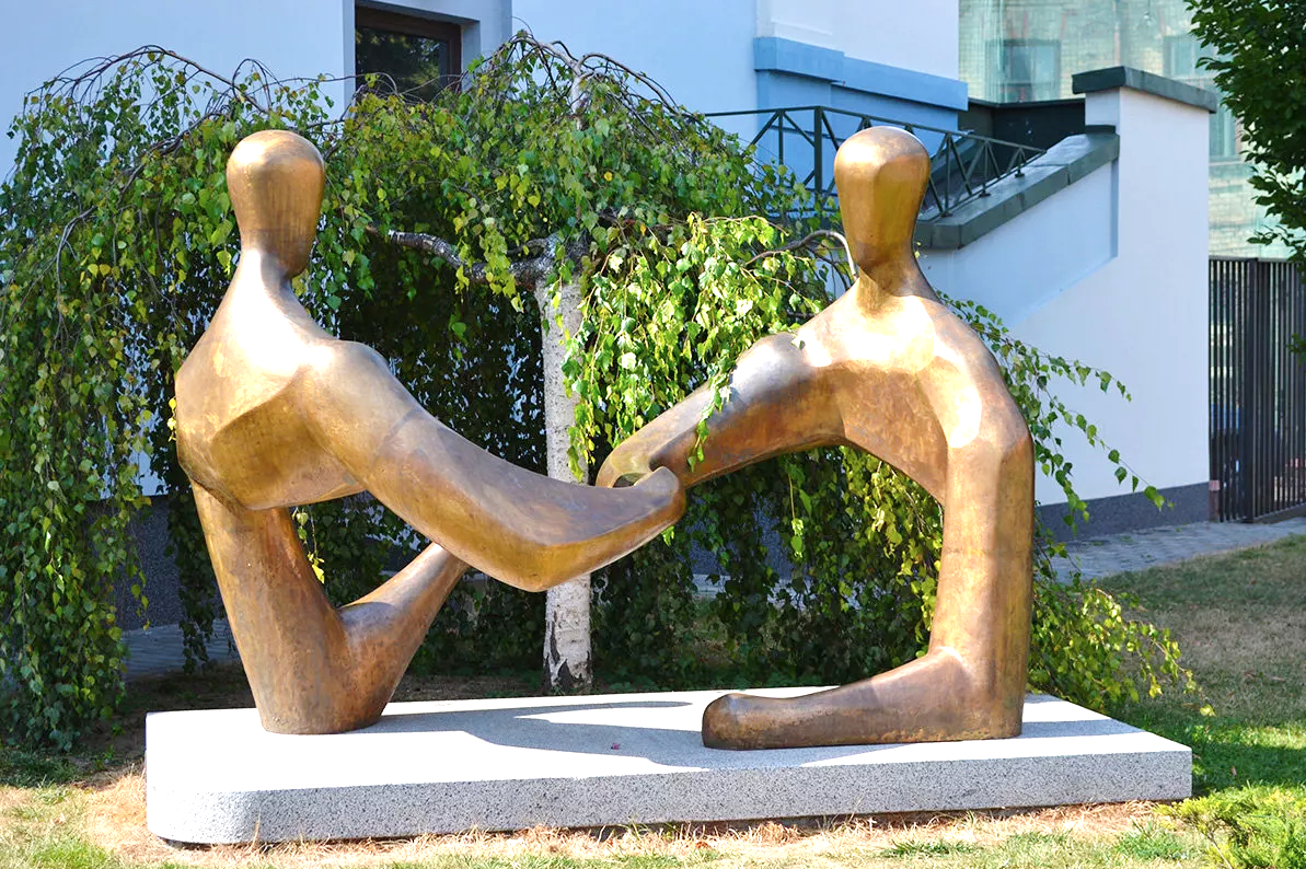 Монументально-декоративная скульптура «Диалог»