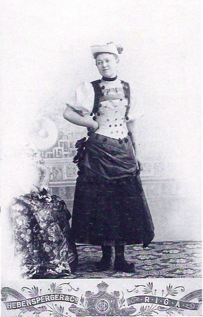 Кнотэ Элеанора Якаўлеўна (дачка Я.Ф. Кнотэ) у маскарадным касцюме. Рыга, 1897